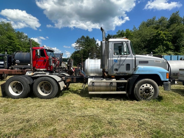 2000-mack-ch613-image-3
