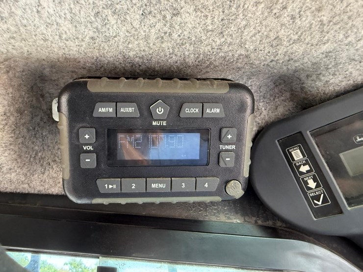 2017-deere-333g-image-26