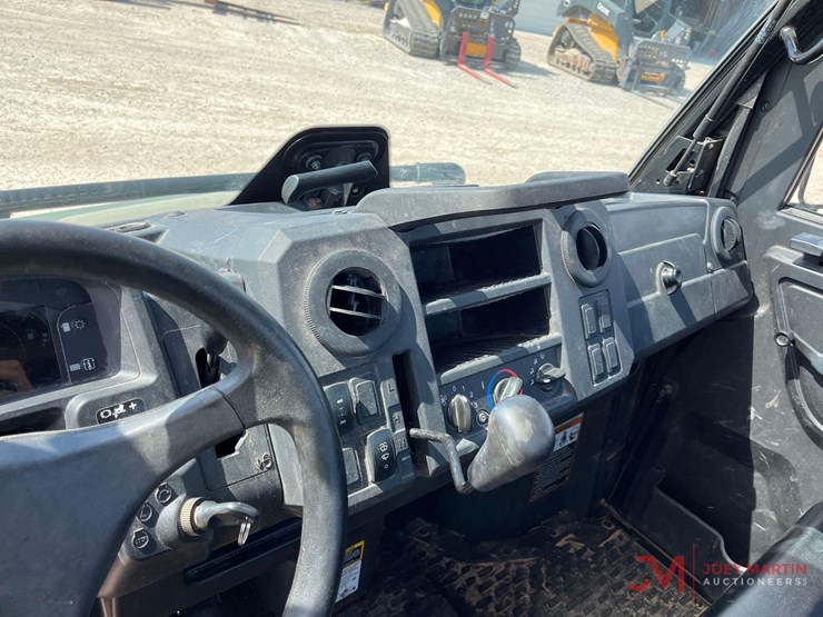 2020-john-deere-gator-xuv-835m-image-10