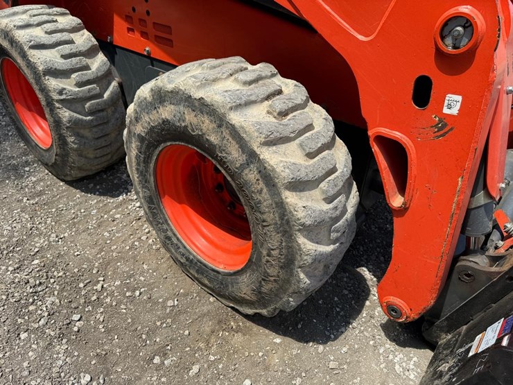 2016-kubota-ssv75-image-13