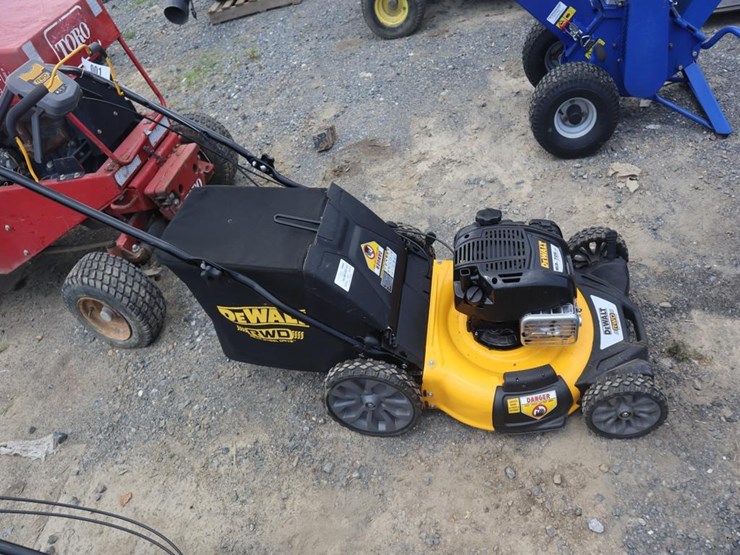 dewalt-push-mower-image-1