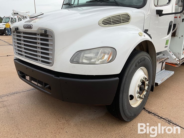 2009-freightliner-m2-106-image-11
