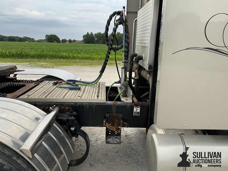 2015-peterbilt-579-image-19
