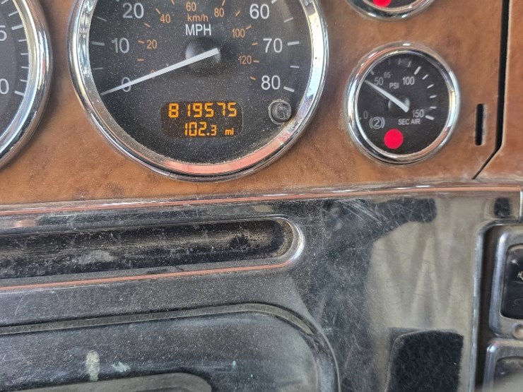 2007-peterbilt-379-image-2