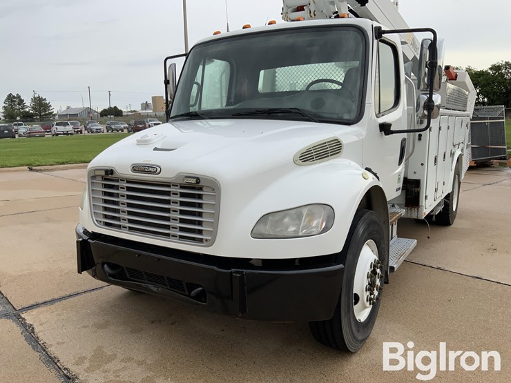 2010-freightliner-m2-106-image-14