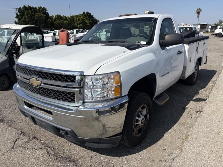 2011-chevrolet-2500hd-image-1