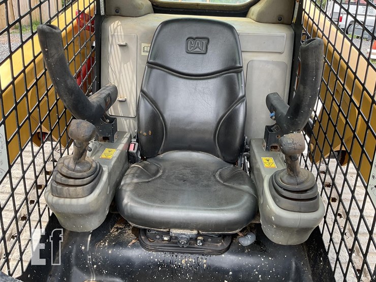 2018-caterpillar-239d-image-15