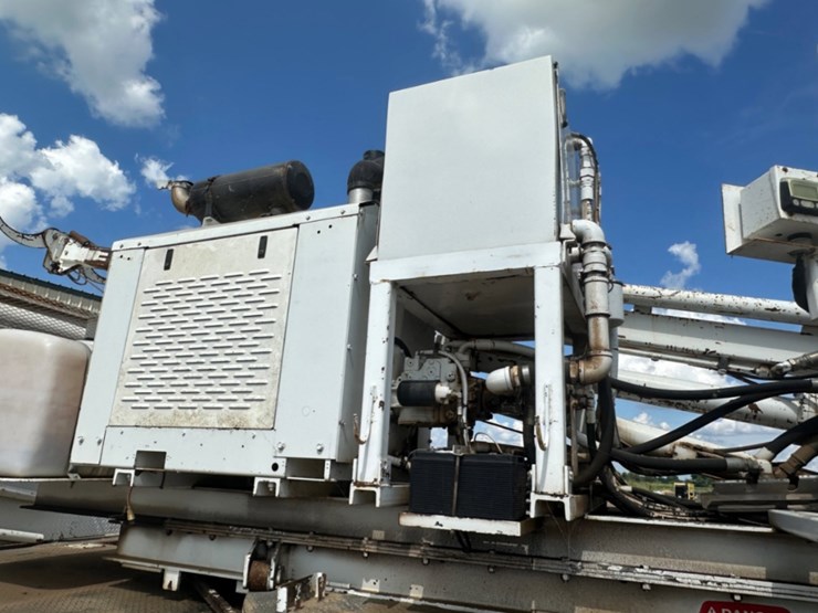 2014-freightliner-m2-106-image-18