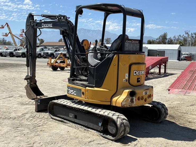 2020-deere-35g-image-4
