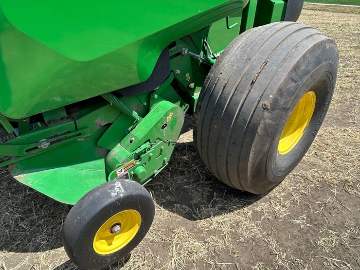 john-deere-560m-image-13