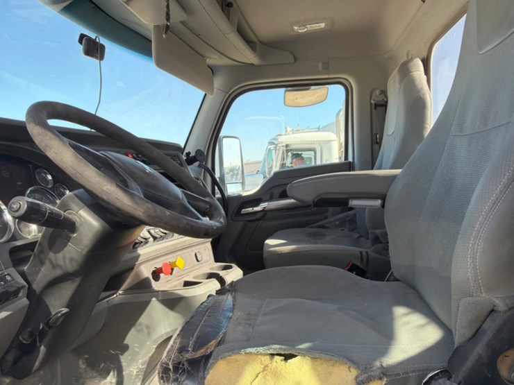 2019-kenworth-t880-image-9
