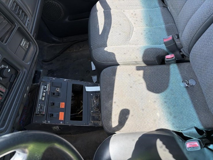 2003-chevrolet-2500-image-16