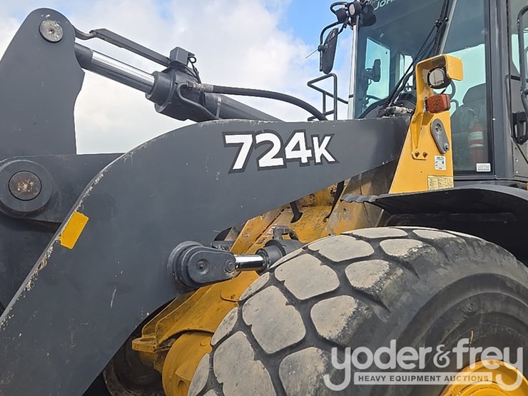 2019-deere-724k-image-19