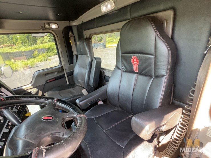 2011-kenworth-t800w-image-29