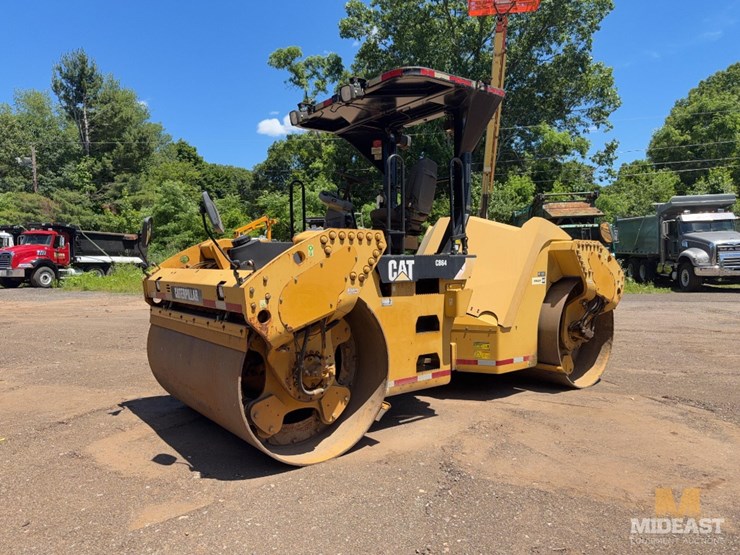 2010-caterpillar-cb64-image-14