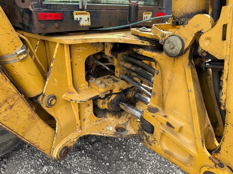 caterpillar-420d-image-17