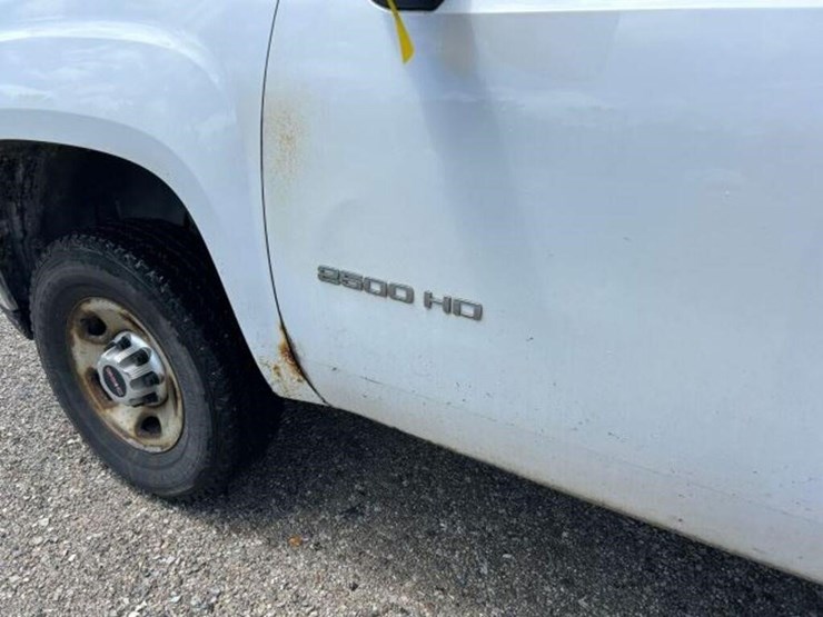 2010-gmc-2500hd-image-9