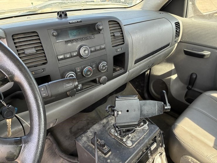2011-chevrolet-silverado-2500-image-17