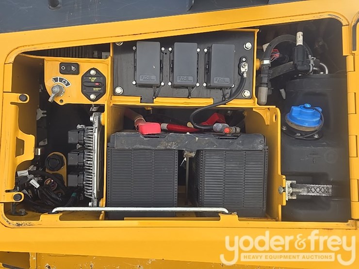 2023-deere-650k-lgp-image-30