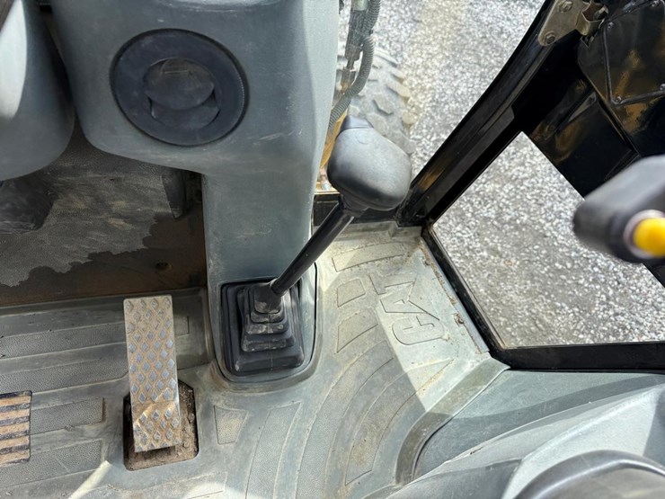 caterpillar-420d-image-25