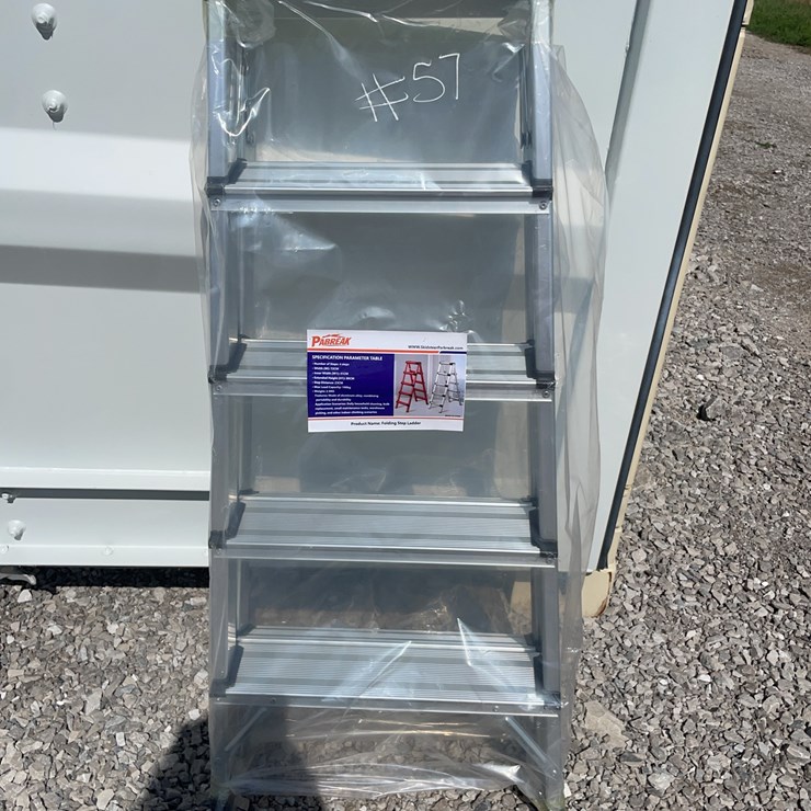 Folding step ladder