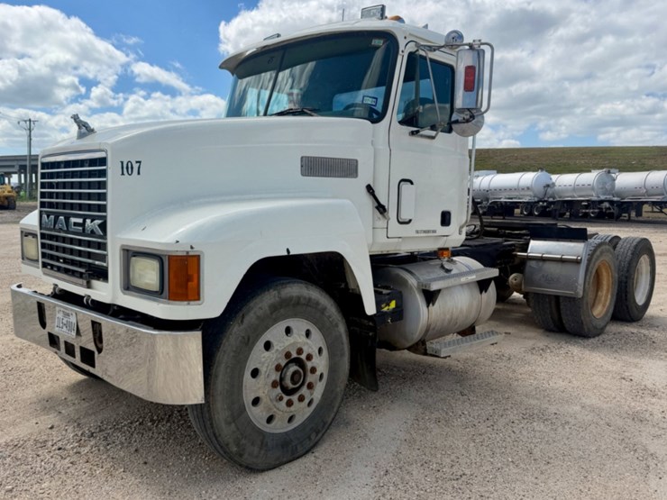 2001-mack-ch613-image-1