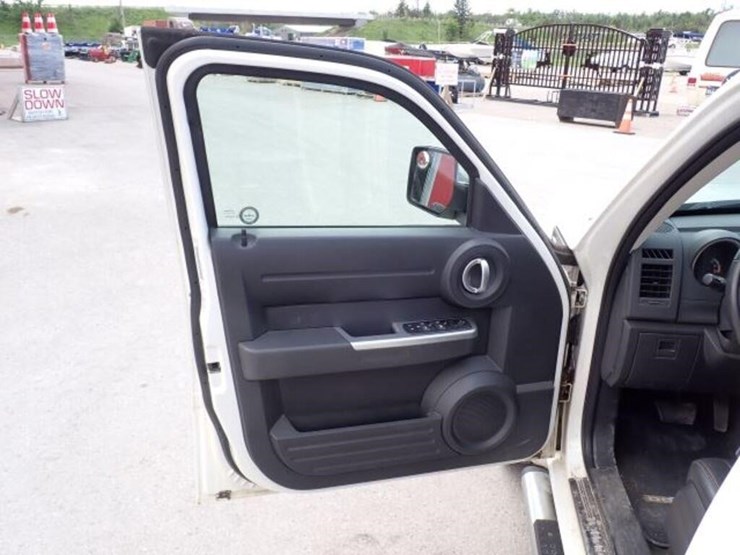 2008-dodge-nitro-image-30