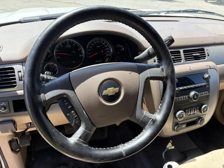 2014-chevrolet-tahoe-image-15