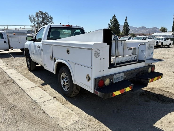 2011-chevrolet-silverado-2500-image-4