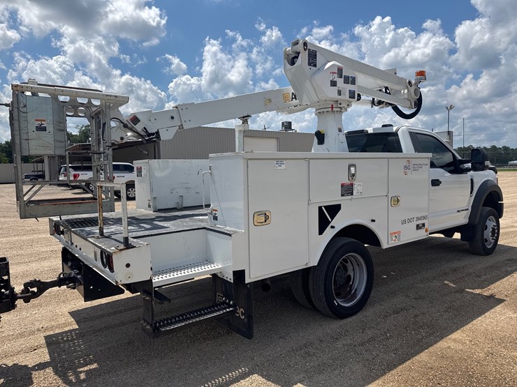 2022-ford-f550-image-26