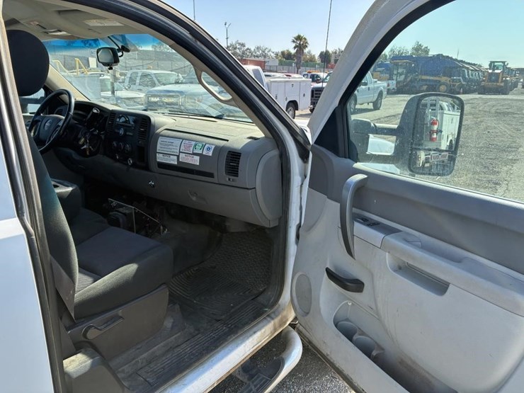 2012-gmc-sierra-3500-image-15