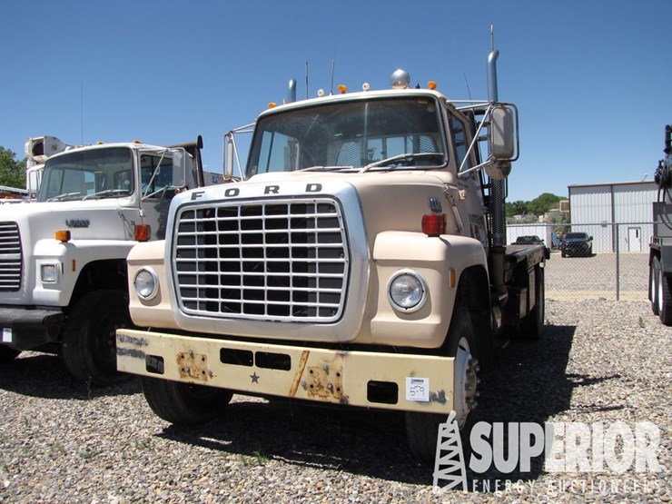 1981-ford-8000-image-1