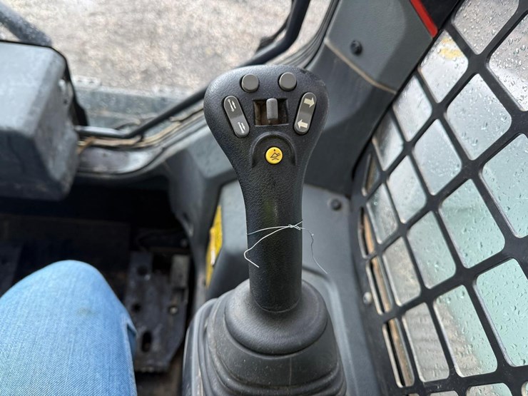 2022-bobcat-t76-image-21