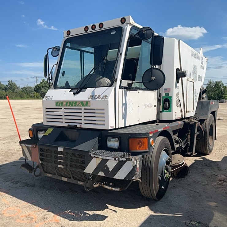 2016 GLOBAL M4 SWEEPER