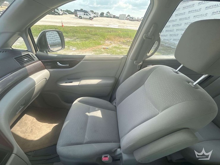 2015-nissan-quest-image-18
