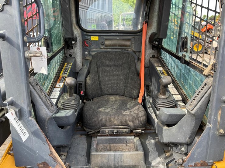 2016-deere-323e-image-19