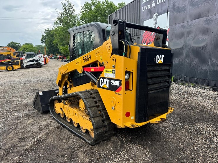 2015-caterpillar-259d-image-4