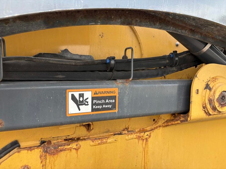 deere-330g-image-14