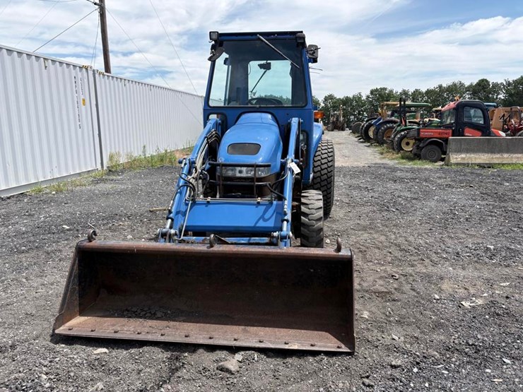 new-holland-tc45-image-4