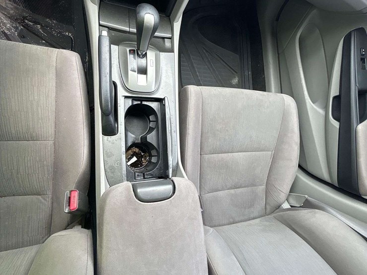 2012-honda-accord-sedan-image-16