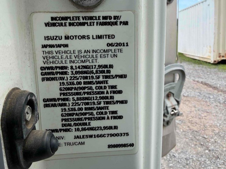 2012-isuzu-nqr-image-19