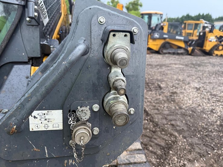2018-deere-333g-image-11