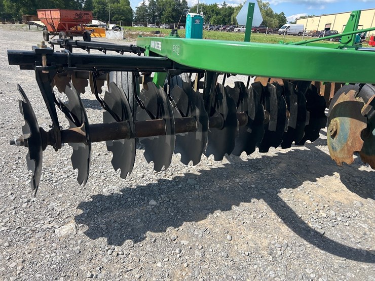 john-deere-210-image-10
