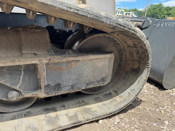 2016-bobcat-t740-image-21