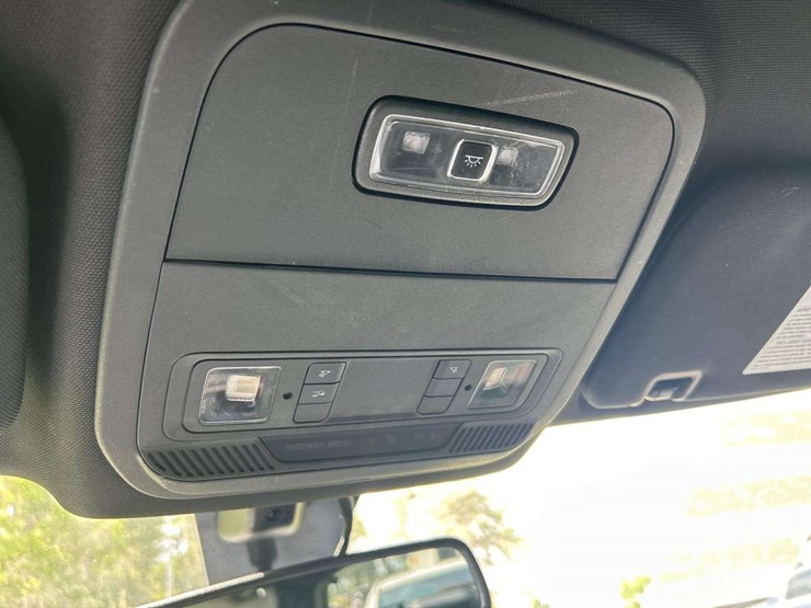 2020-ford-explorer-image-12