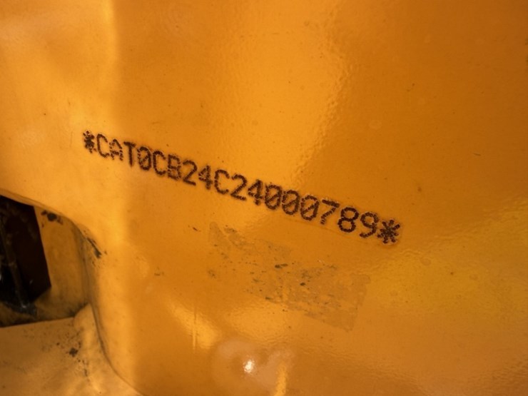 2009-caterpillar-cb24-image-21