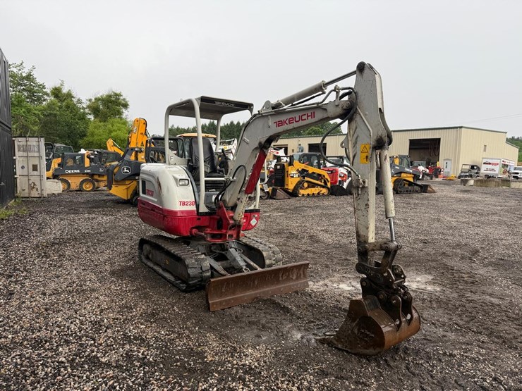 2017-takeuchi-tb230-image-6