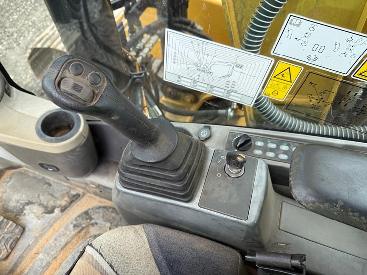 2015-caterpillar-313flgc-image-26