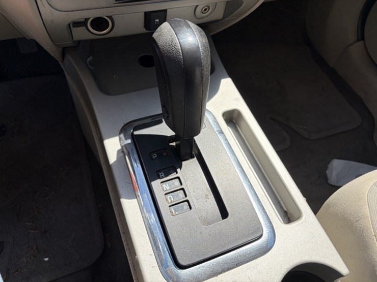 2010-ford-escape-image-31
