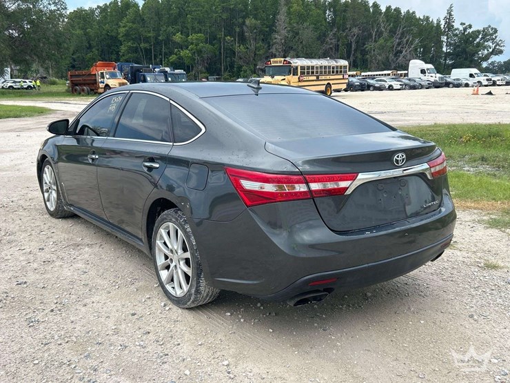 2015-toyota-avalon-sedan-image-4